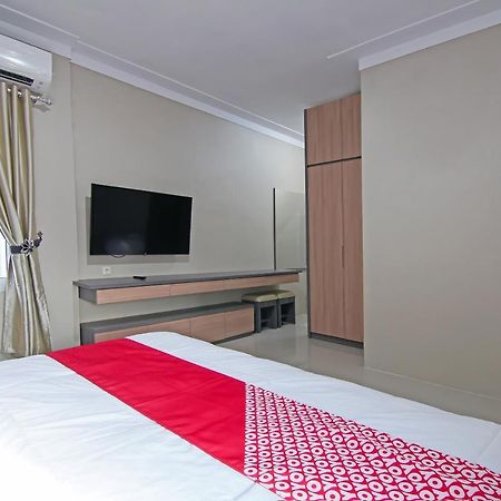 Oyo 91681 Raysa Homestay Pekanbaru Eksteriør billede