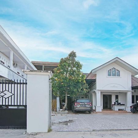 Oyo 91681 Raysa Homestay Pekanbaru Eksteriør billede