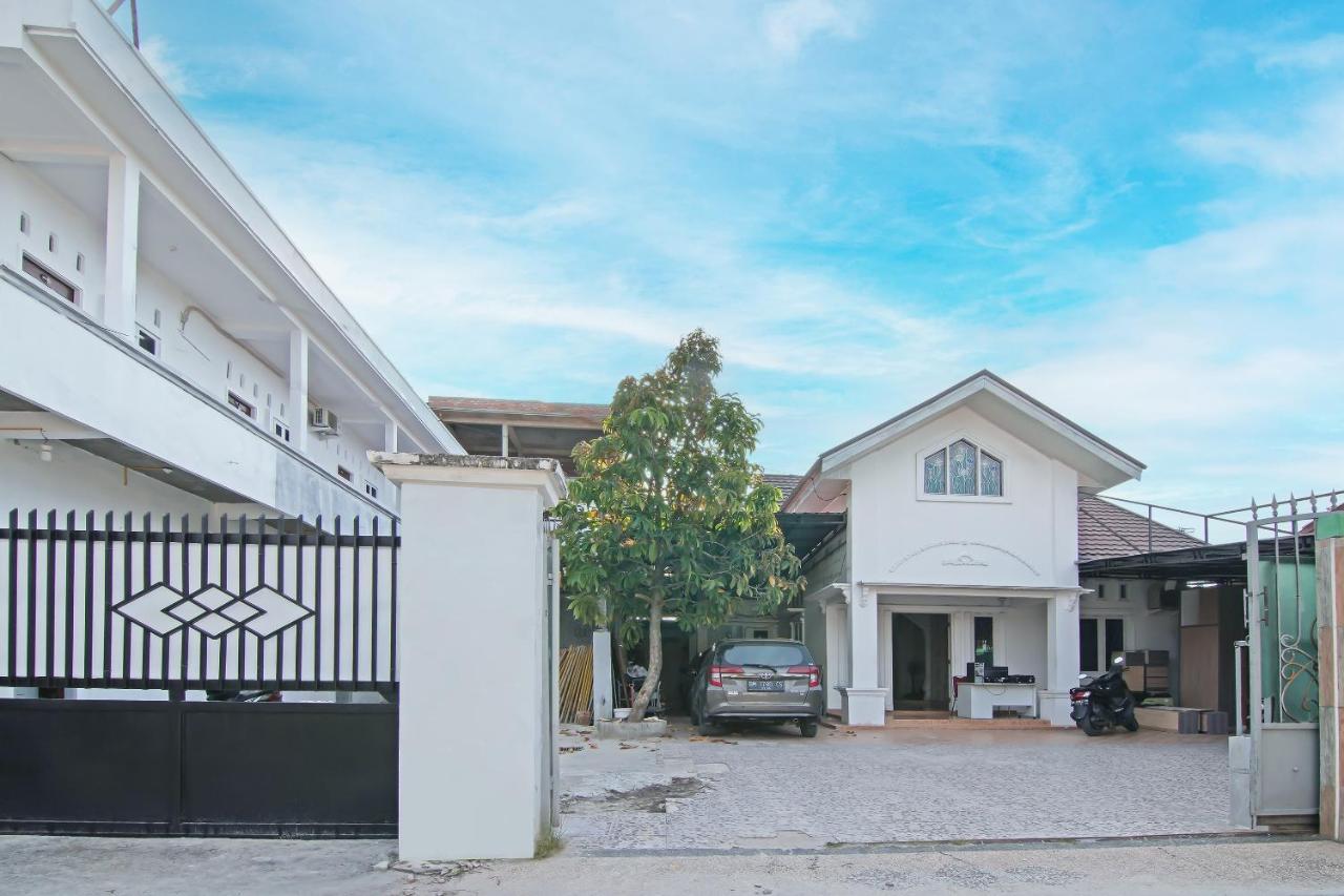 Oyo 91681 Raysa Homestay Pekanbaru Eksteriør billede