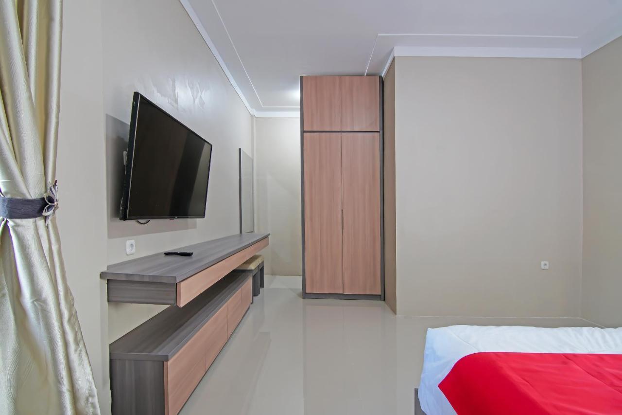 Oyo 91681 Raysa Homestay Pekanbaru Eksteriør billede