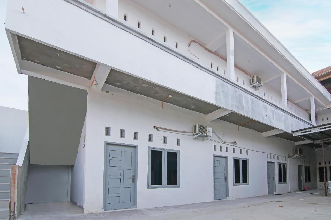 Oyo 91681 Raysa Homestay Pekanbaru Eksteriør billede