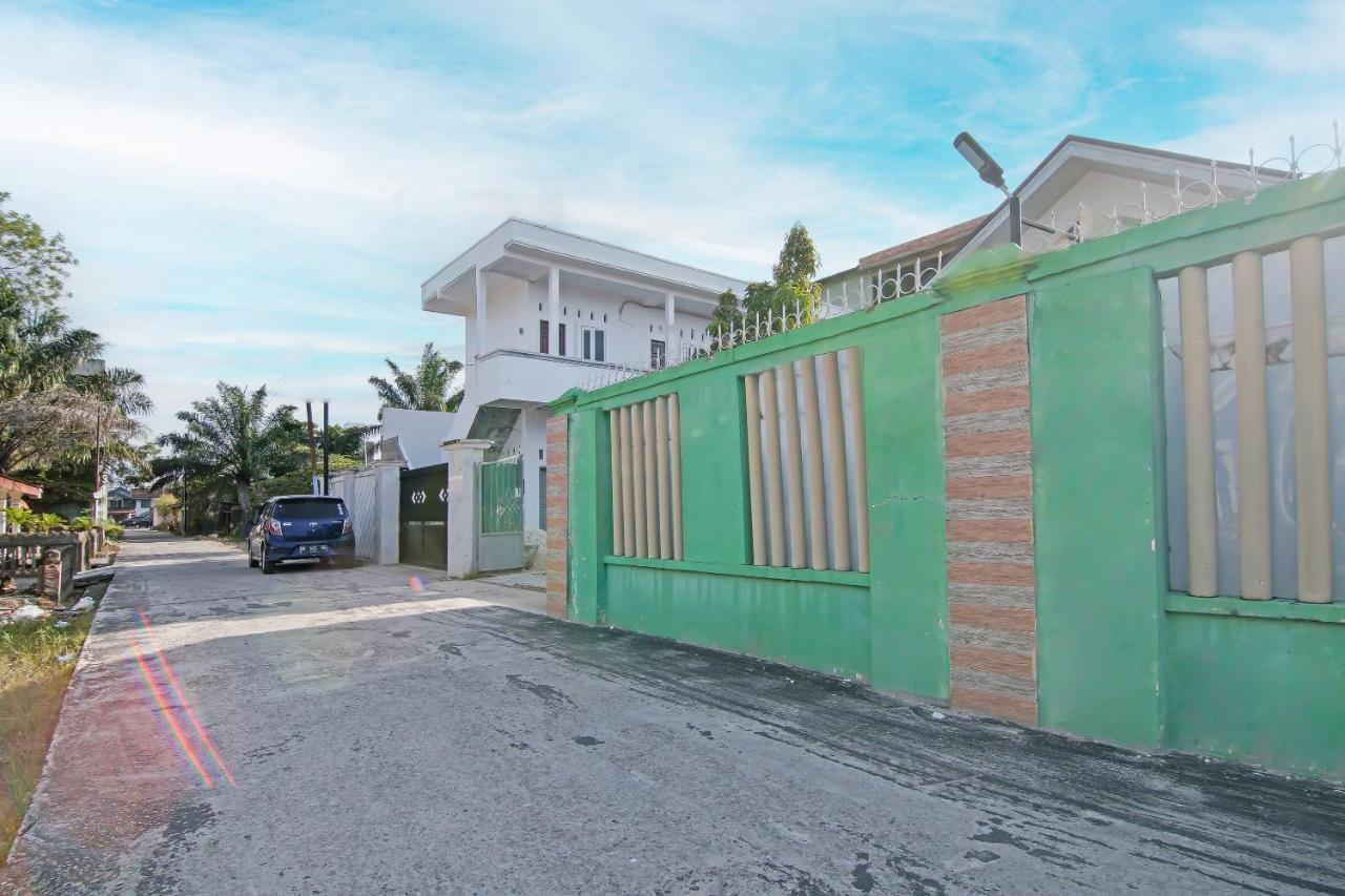Oyo 91681 Raysa Homestay Pekanbaru Eksteriør billede