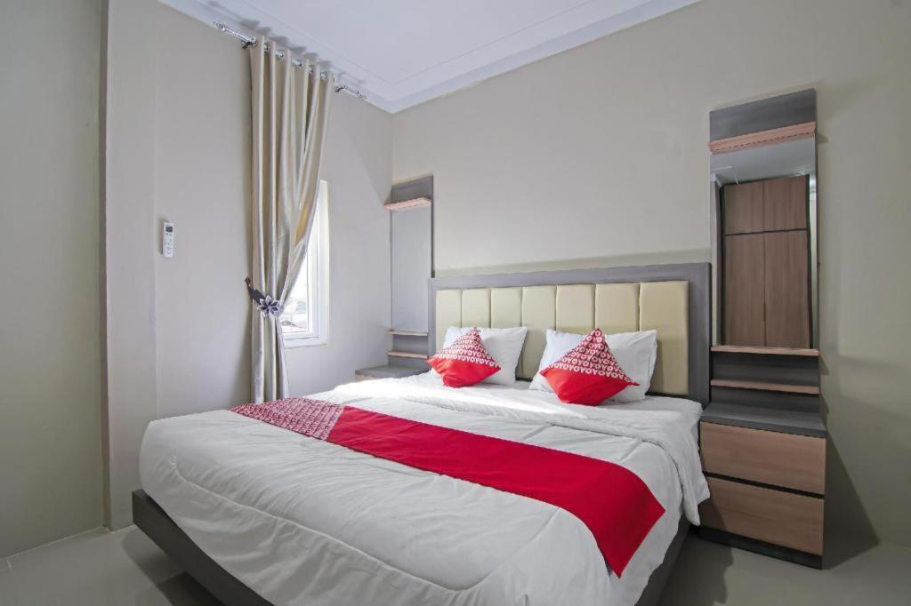 Oyo 91681 Raysa Homestay Pekanbaru Eksteriør billede